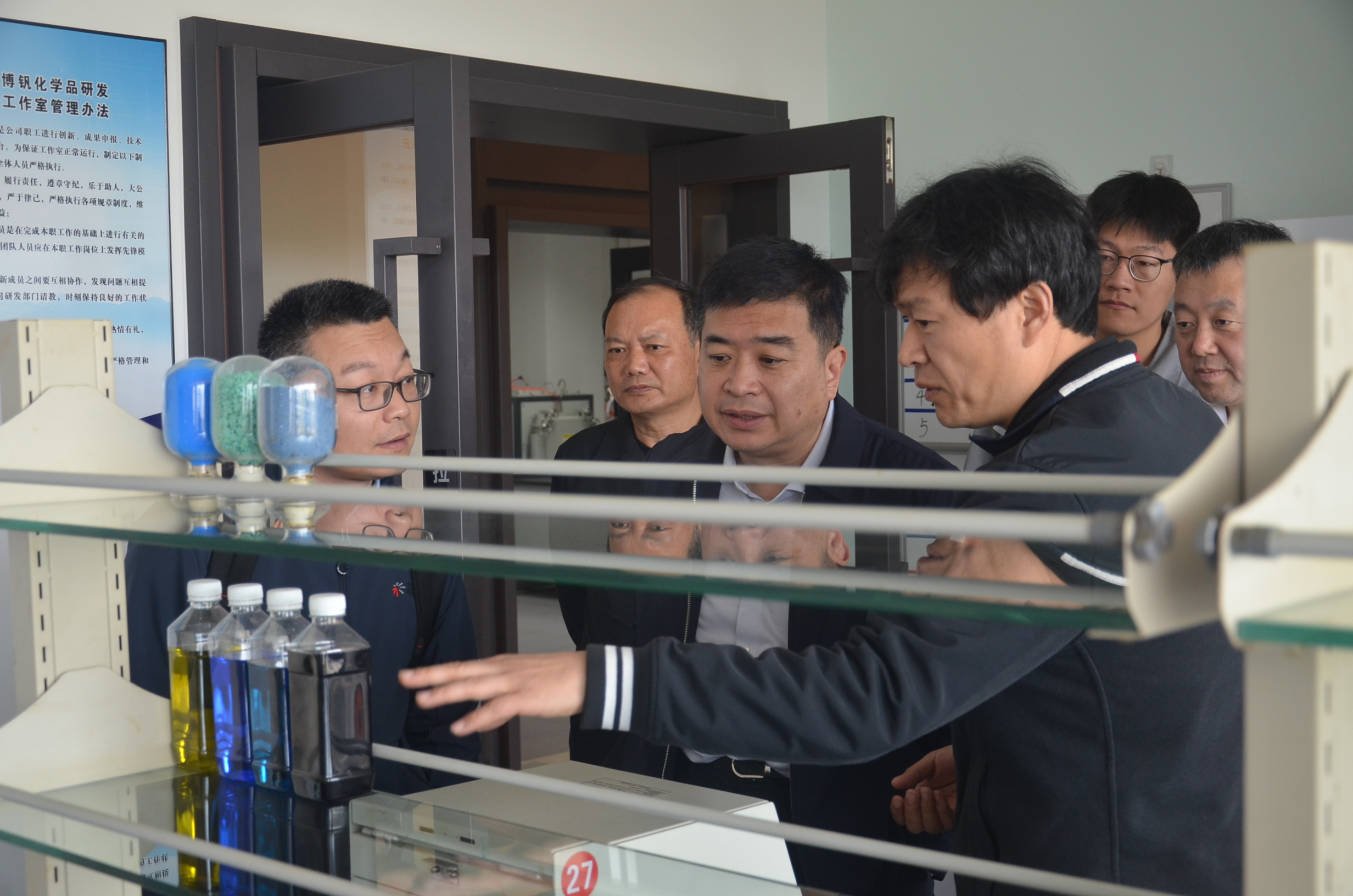 自动化院党委副书记、总经理杨光浩率队赴大连融科调研